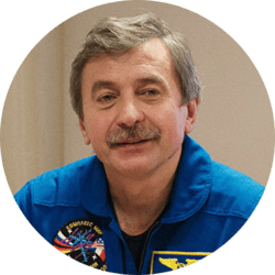 Александр Лазуткин